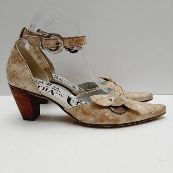 UN TOUR EN VILLE Snake Pattern Beige Pointy Toe Heels Leather Shoes Sz 7.5 - 8 - Picture 2 of 16